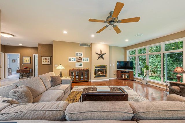 8405 RIDGEVIEW COURT, Larsen, WI 54947