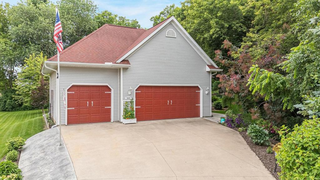 8405 RIDGEVIEW COURT, Larsen, WI 54947