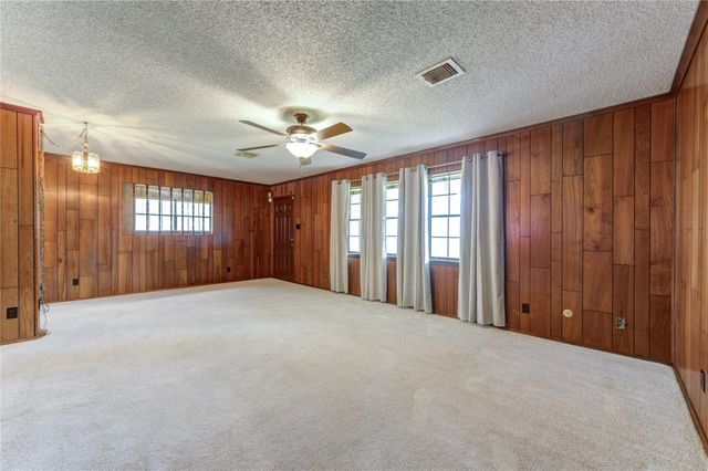 4704 1st Street, Bacliff, TX 77518