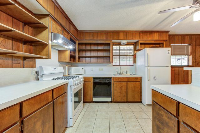 4704 1st Street, Bacliff, TX 77518