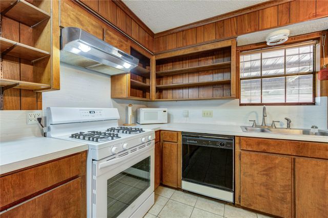 4704 1st Street, Bacliff, TX 77518