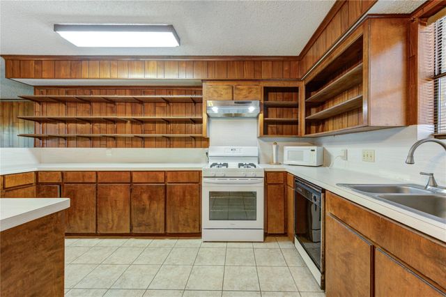4704 1st Street, Bacliff, TX 77518