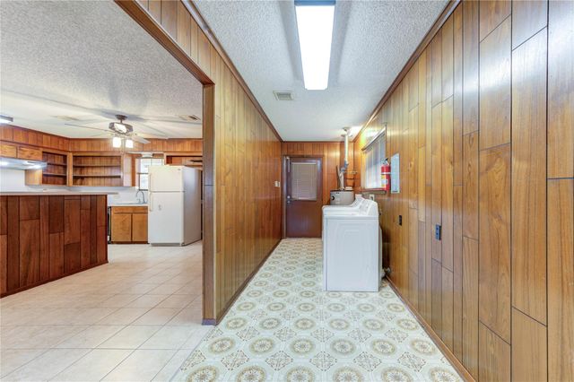 4704 1st Street, Bacliff, TX 77518