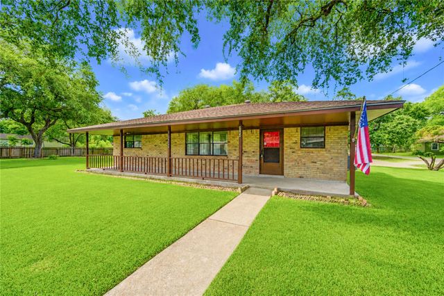 4704 1st Street, Bacliff, TX 77518
