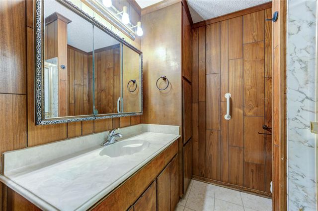 4704 1st Street, Bacliff, TX 77518