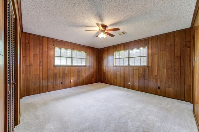 4704 1st Street, Bacliff, TX 77518