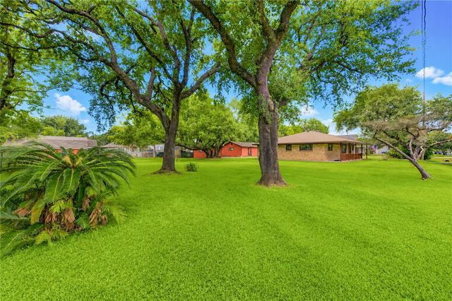 4704 1st Street, Bacliff, TX 77518