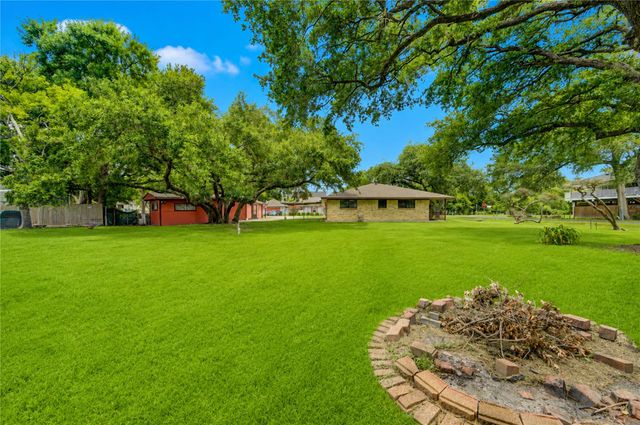 4704 1st Street, Bacliff, TX 77518
