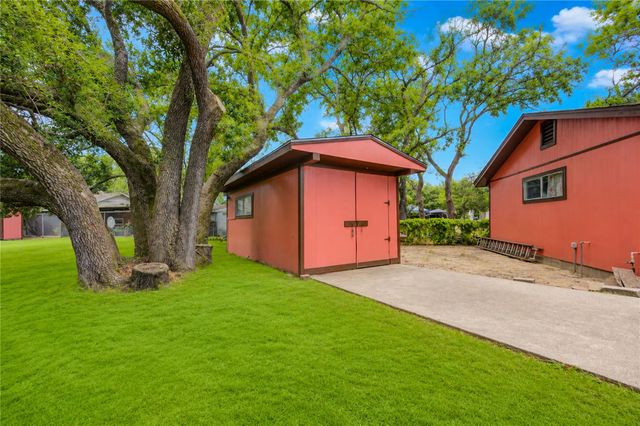 4704 1st Street, Bacliff, TX 77518