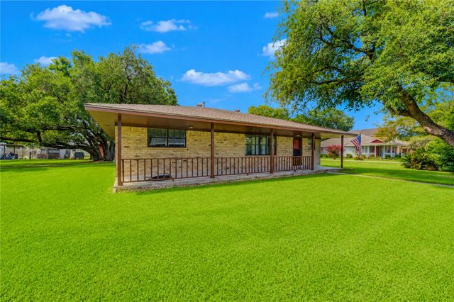 4704 1st Street, Bacliff, TX 77518