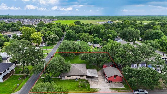 4704 1st Street, Bacliff, TX 77518