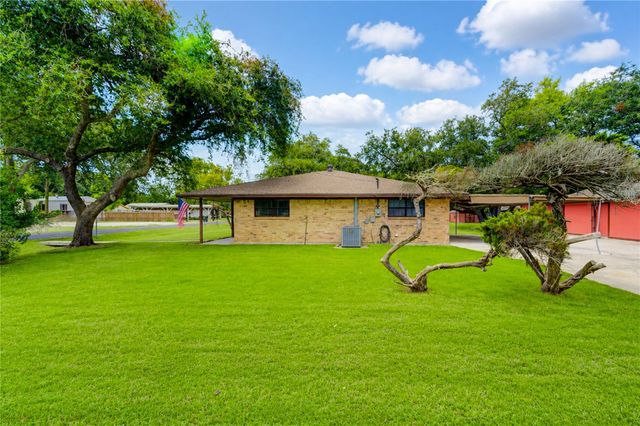 4704 1st Street, Bacliff, TX 77518