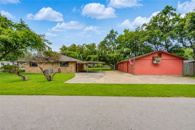 4704 1st Street, Bacliff, TX 77518