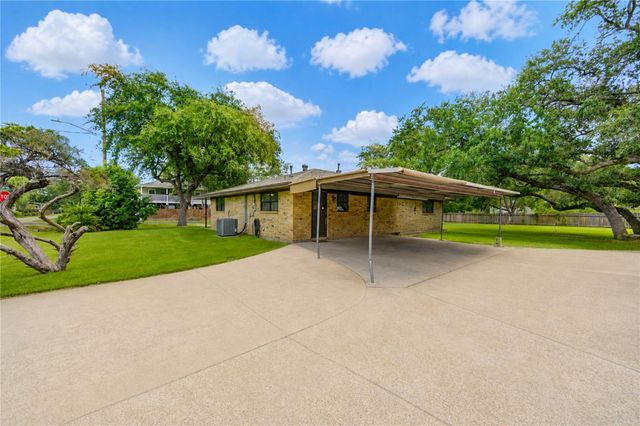 4704 1st Street, Bacliff, TX 77518