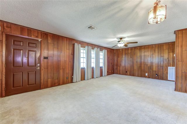 4704 1st Street, Bacliff, TX 77518
