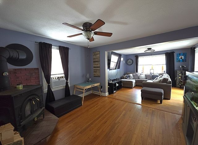 216 Plumtree Rd, Springfield, MA 01118