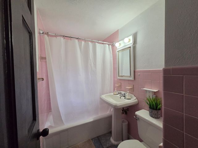 216 Plumtree Rd, Springfield, MA 01118