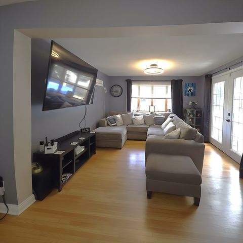 216 Plumtree Rd, Springfield, MA 01118