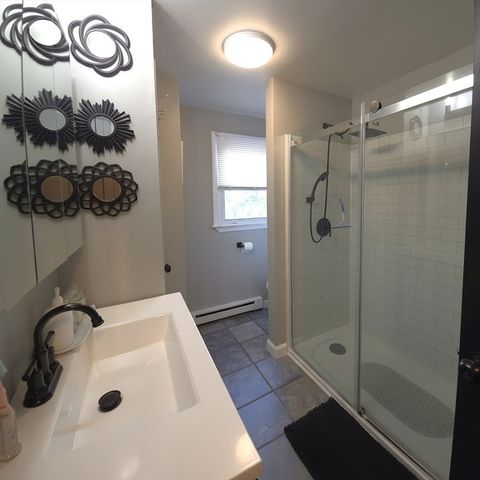 216 Plumtree Rd, Springfield, MA 01118