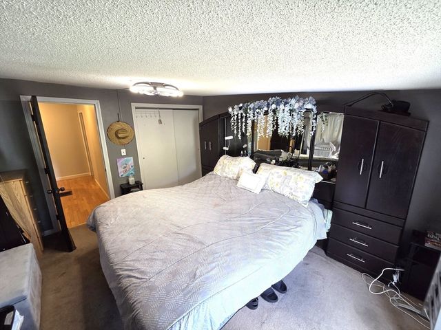 216 Plumtree Rd, Springfield, MA 01118