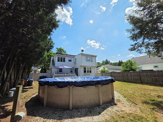 216 Plumtree Rd, Springfield, MA 01118