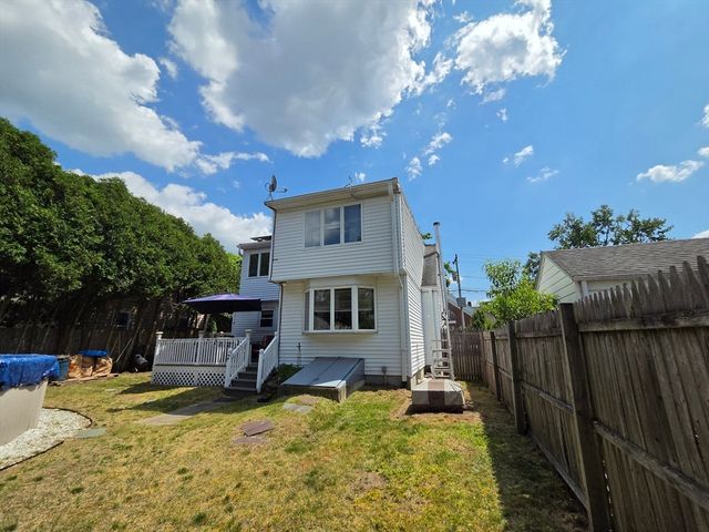 216 Plumtree Rd, Springfield, MA 01118
