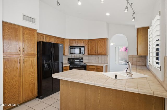 37 E GREENTREE Drive, Tempe, AZ 85284