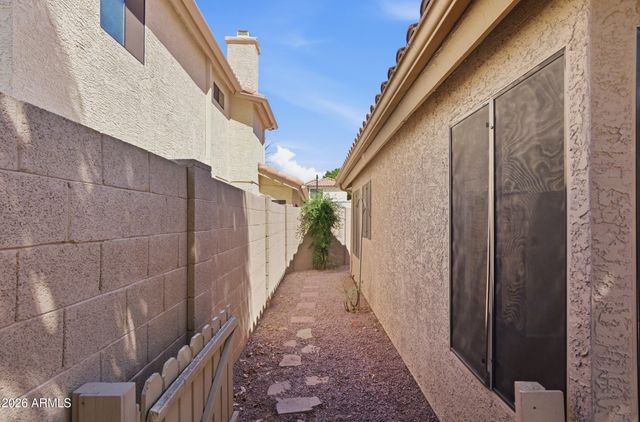 37 E GREENTREE Drive, Tempe, AZ 85284