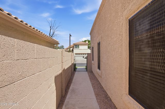37 E GREENTREE Drive, Tempe, AZ 85284