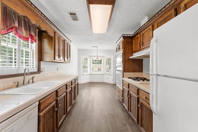 14 Carwin Drive, Benton, AR 72015