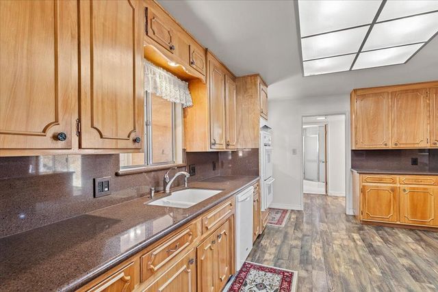 1410 Hillview Dr, Modesto, CA 95351