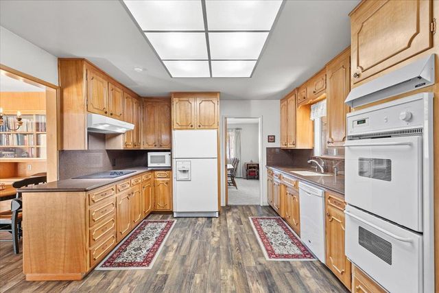 1410 Hillview Dr, Modesto, CA 95351