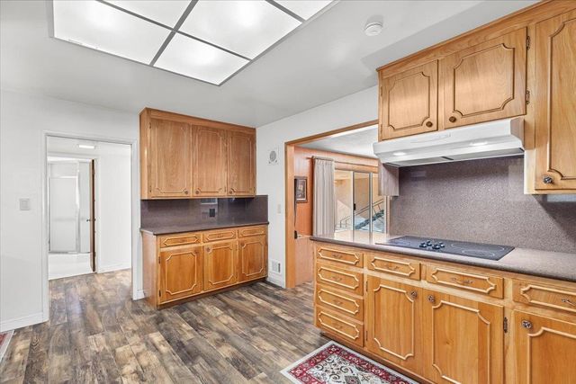 1410 Hillview Dr, Modesto, CA 95351