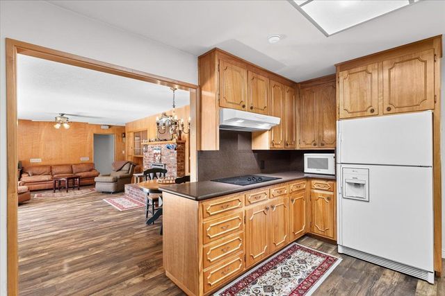 1410 Hillview Dr, Modesto, CA 95351