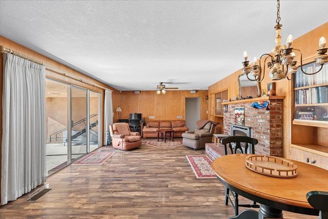 1410 Hillview Dr, Modesto, CA 95351