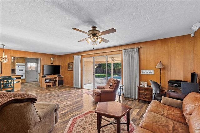 1410 Hillview Dr, Modesto, CA 95351