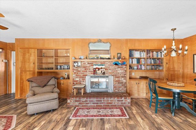 1410 Hillview Dr, Modesto, CA 95351