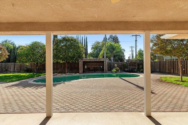 1410 Hillview Dr, Modesto, CA 95351