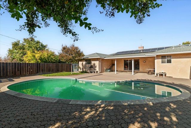 1410 Hillview Dr, Modesto, CA 95351