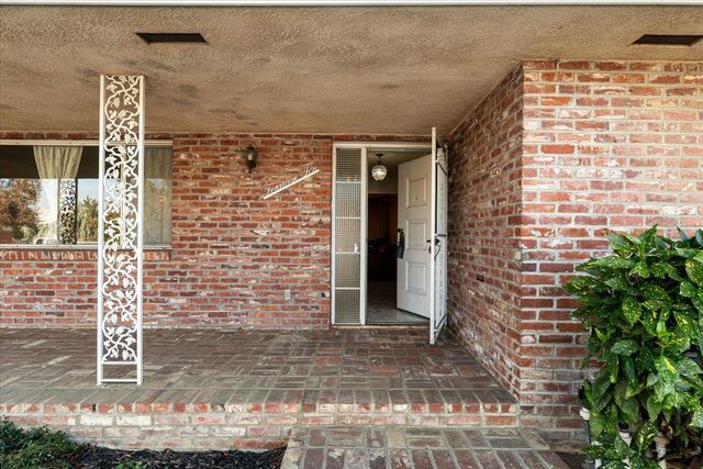 1410 Hillview Dr, Modesto, CA 95351