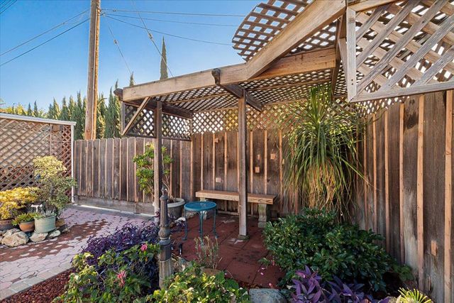 1410 Hillview Dr, Modesto, CA 95351