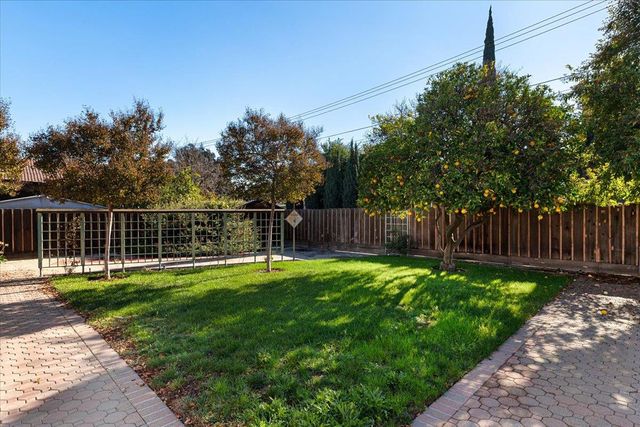 1410 Hillview Dr, Modesto, CA 95351