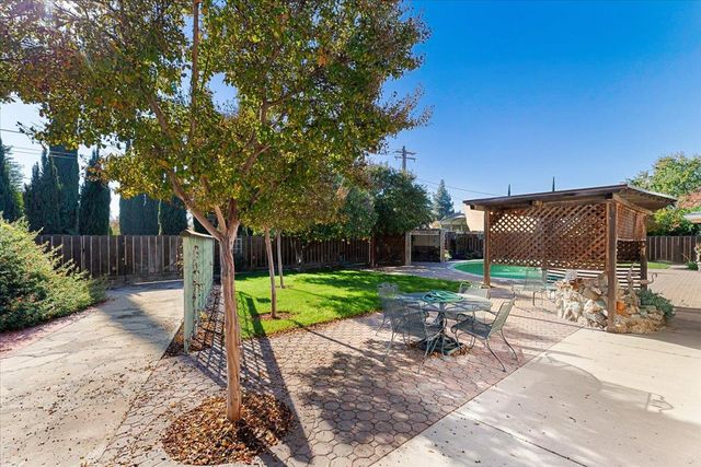 1410 Hillview Dr, Modesto, CA 95351