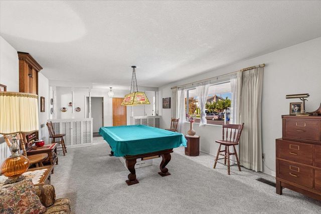 1410 Hillview Dr, Modesto, CA 95351