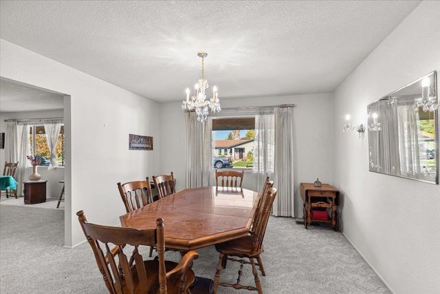 1410 Hillview Dr, Modesto, CA 95351