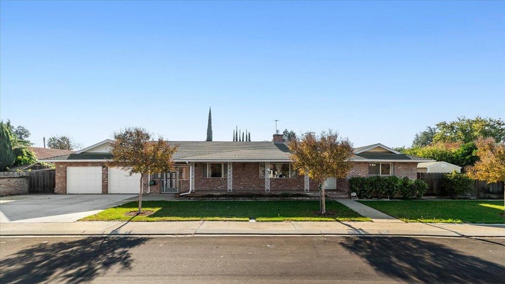 1410 Hillview Dr, Modesto, CA 95351