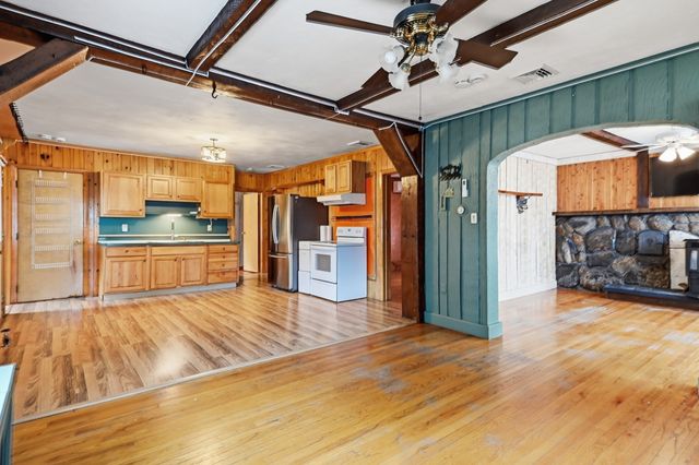 64 Stewart St, Chicopee, MA 01020