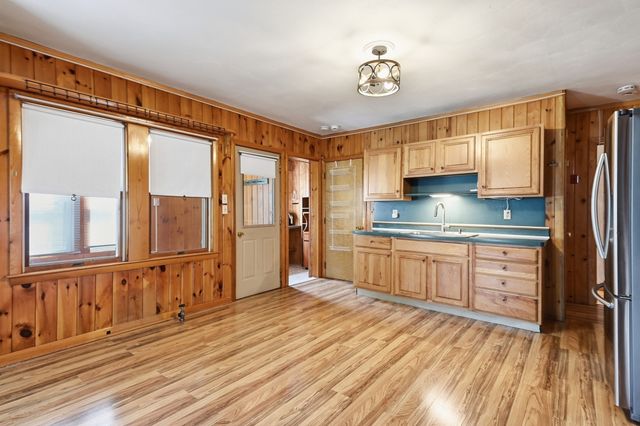 64 Stewart St, Chicopee, MA 01020