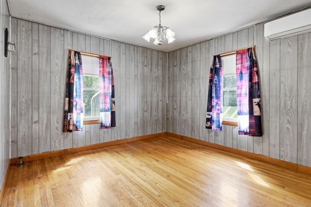 64 Stewart St, Chicopee, MA 01020