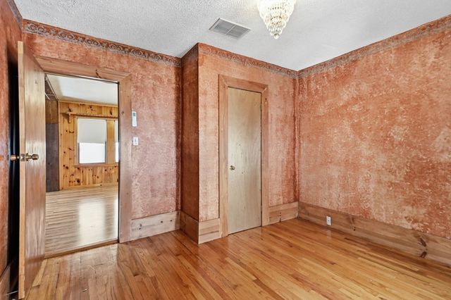 64 Stewart St, Chicopee, MA 01020